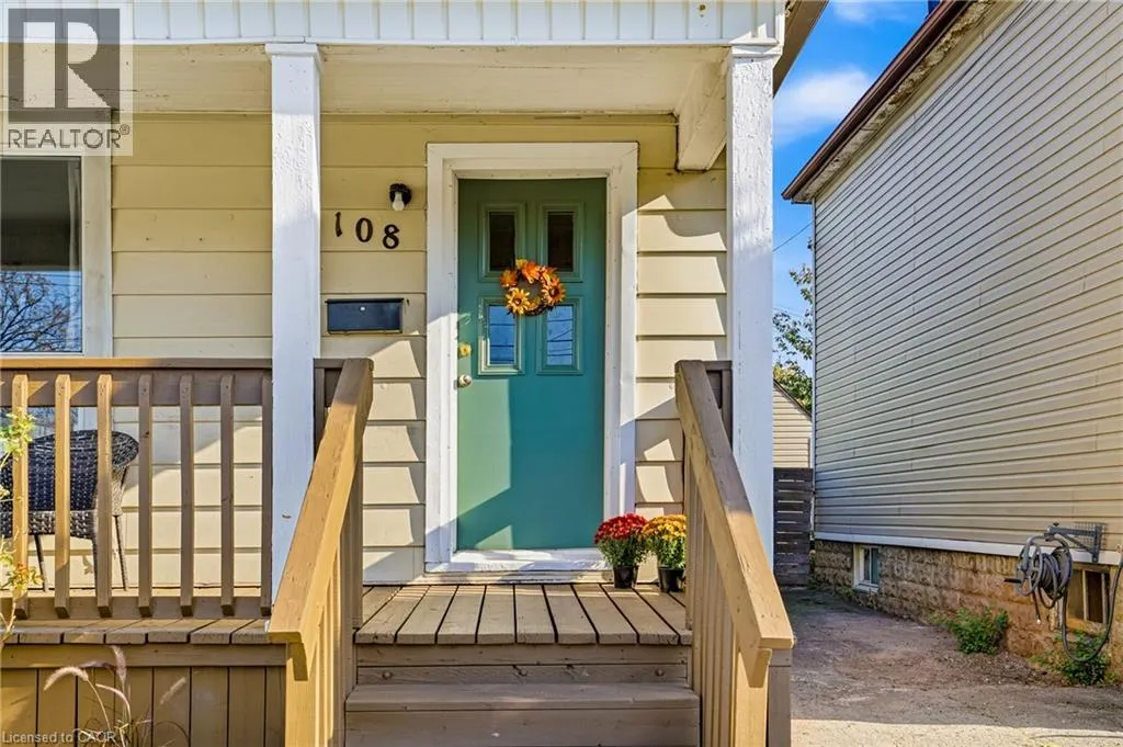 108 ROBINS Avenue
