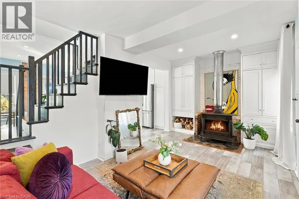 304 ROSSLYN Avenue N