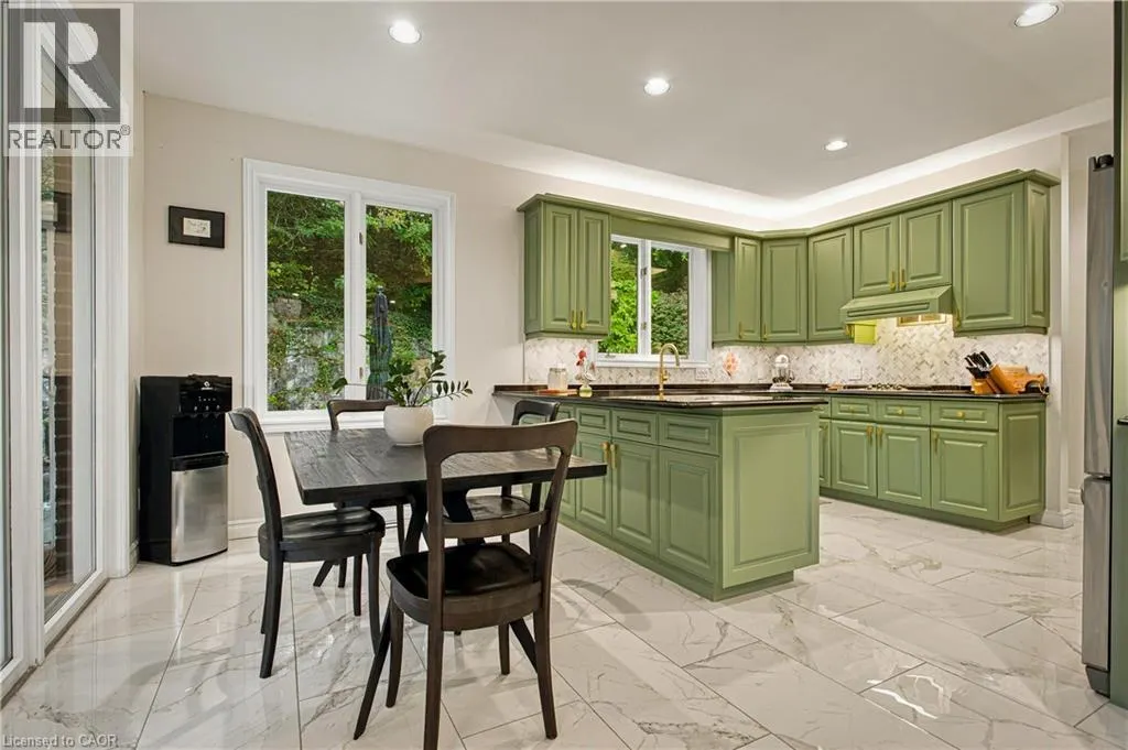139 OAKLANDS PARK Court