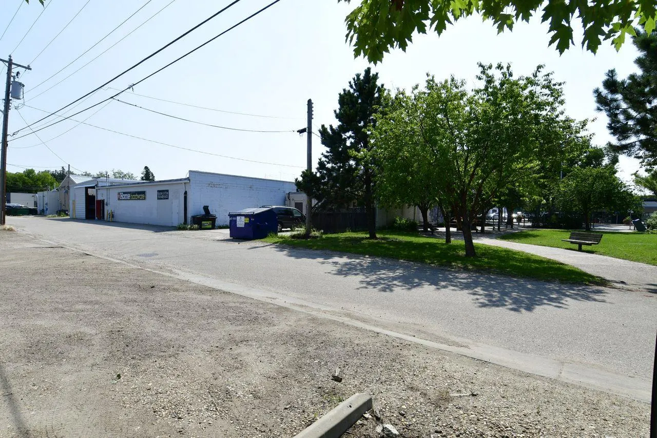 24-26 Athabasca Ave.,T9G 1G2