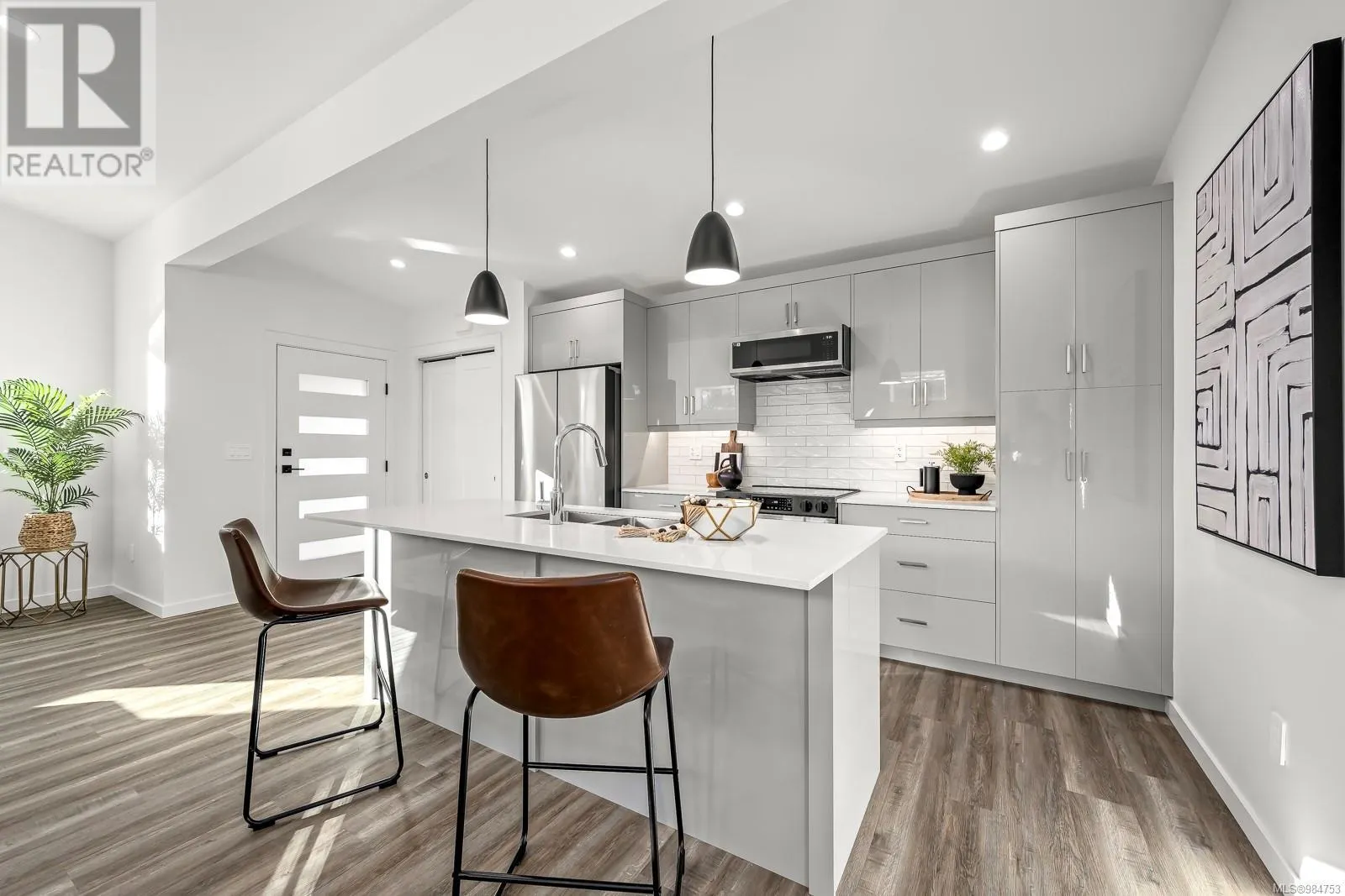 20 3025 Royston Rd