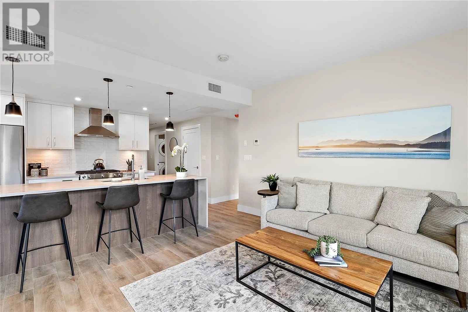 209 2520 Hackett Cres