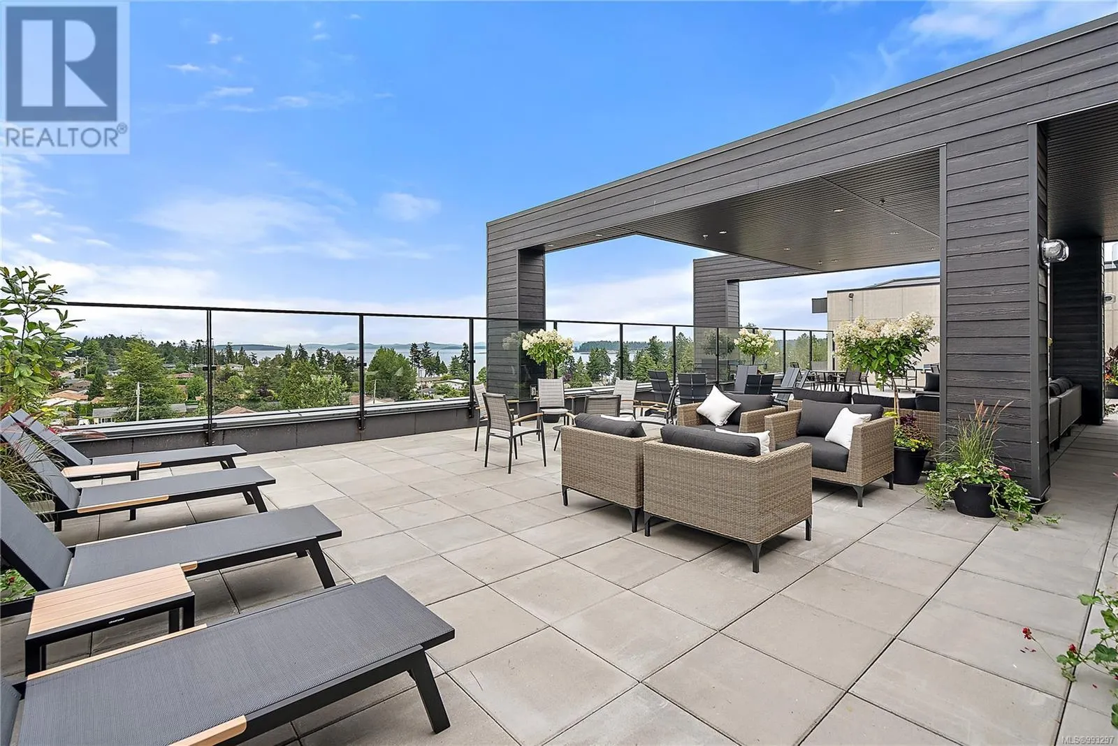 209 2520 Hackett Cres