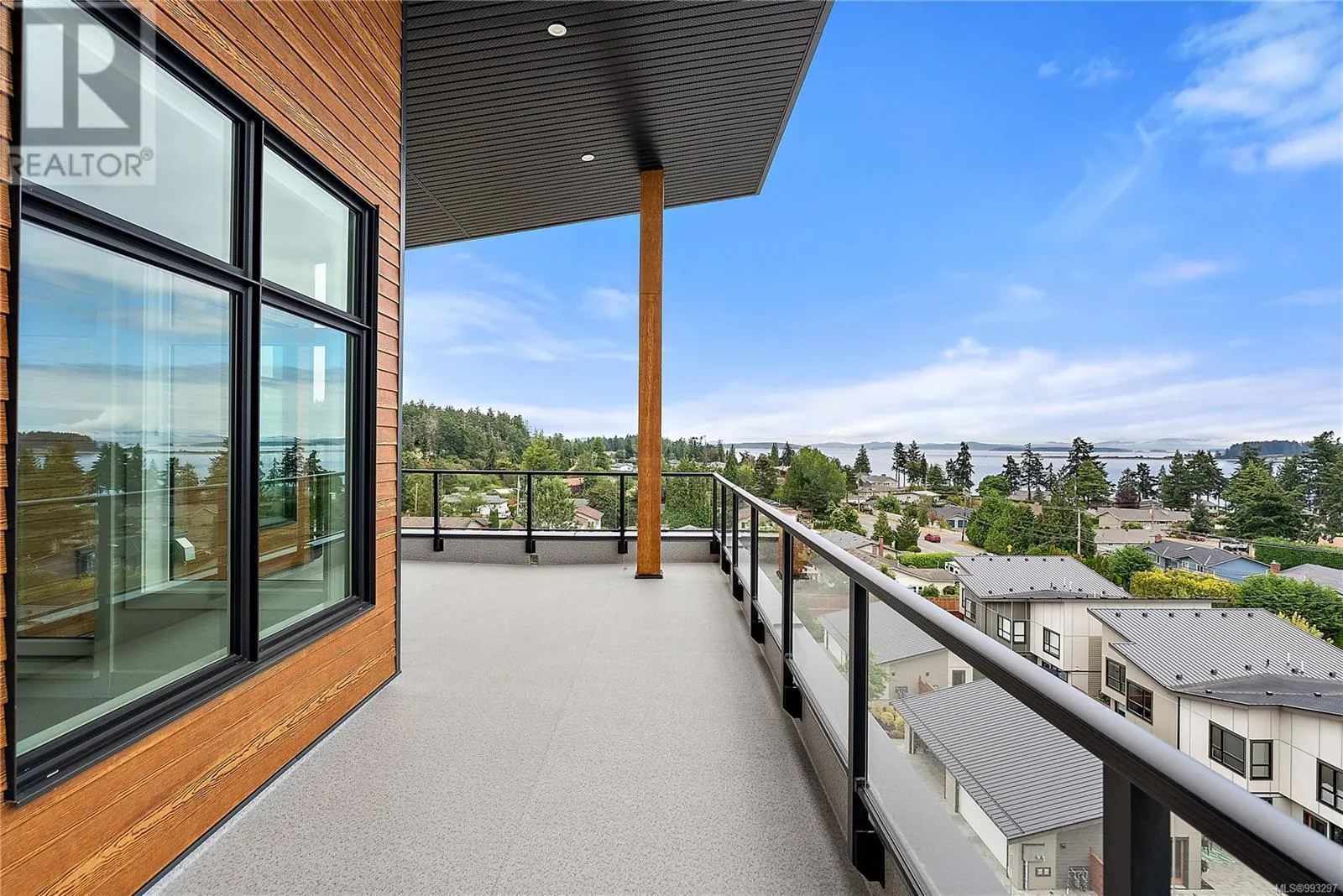 209 2520 Hackett Cres