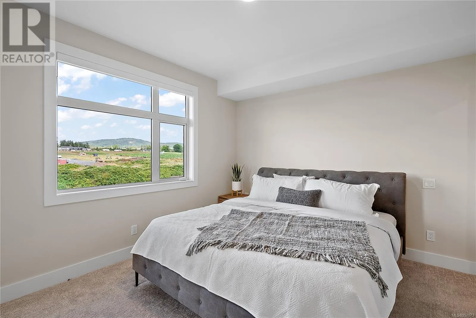 308 2520 Hackett Cres