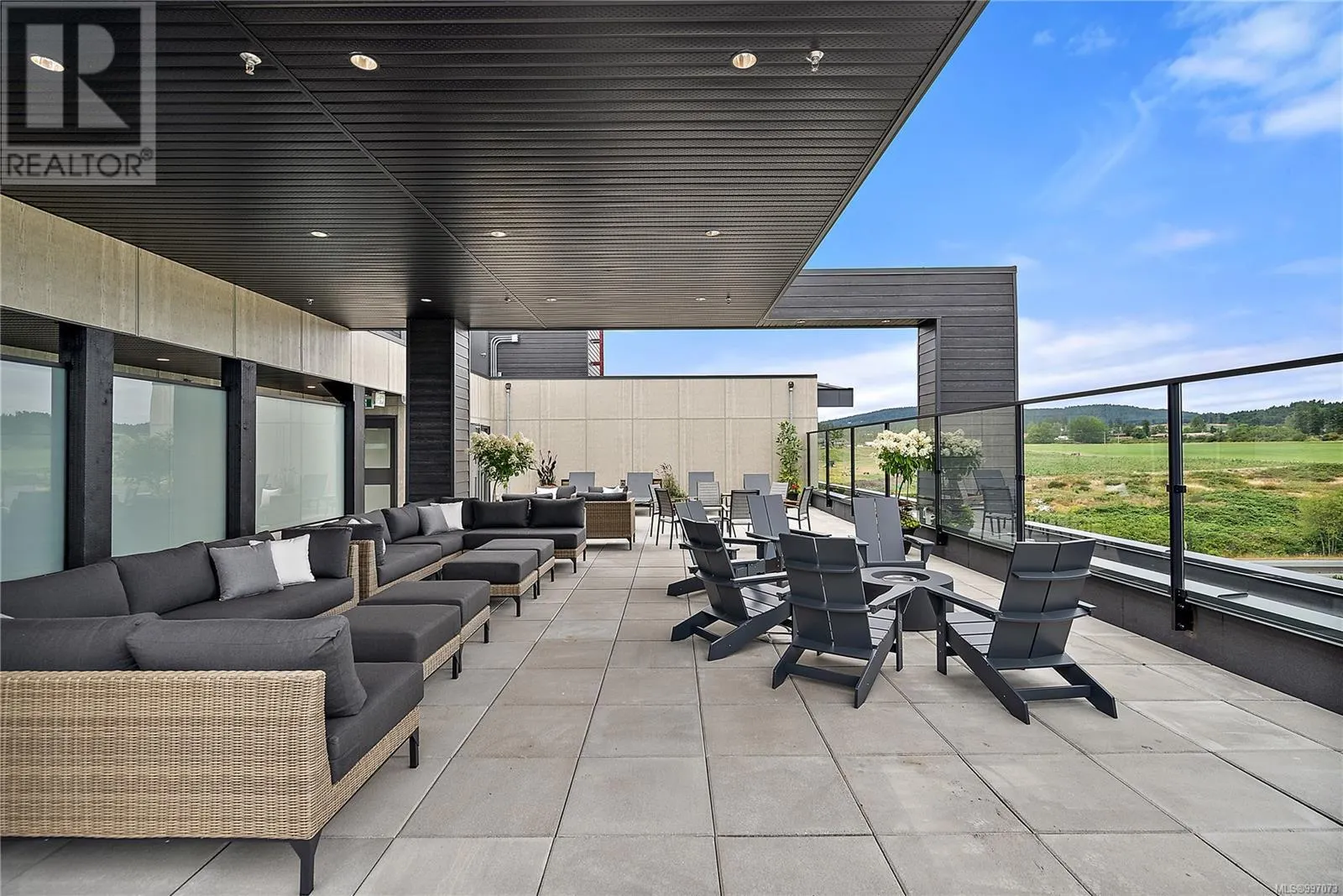 308 2520 Hackett Cres