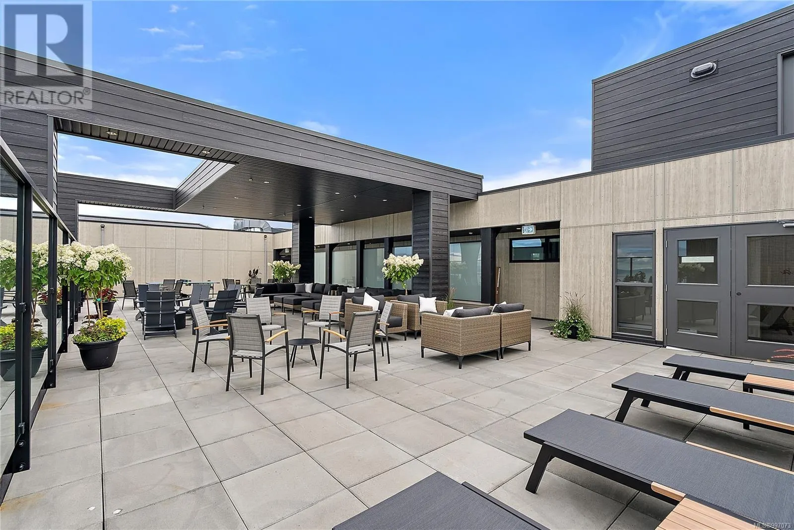 308 2520 Hackett Cres