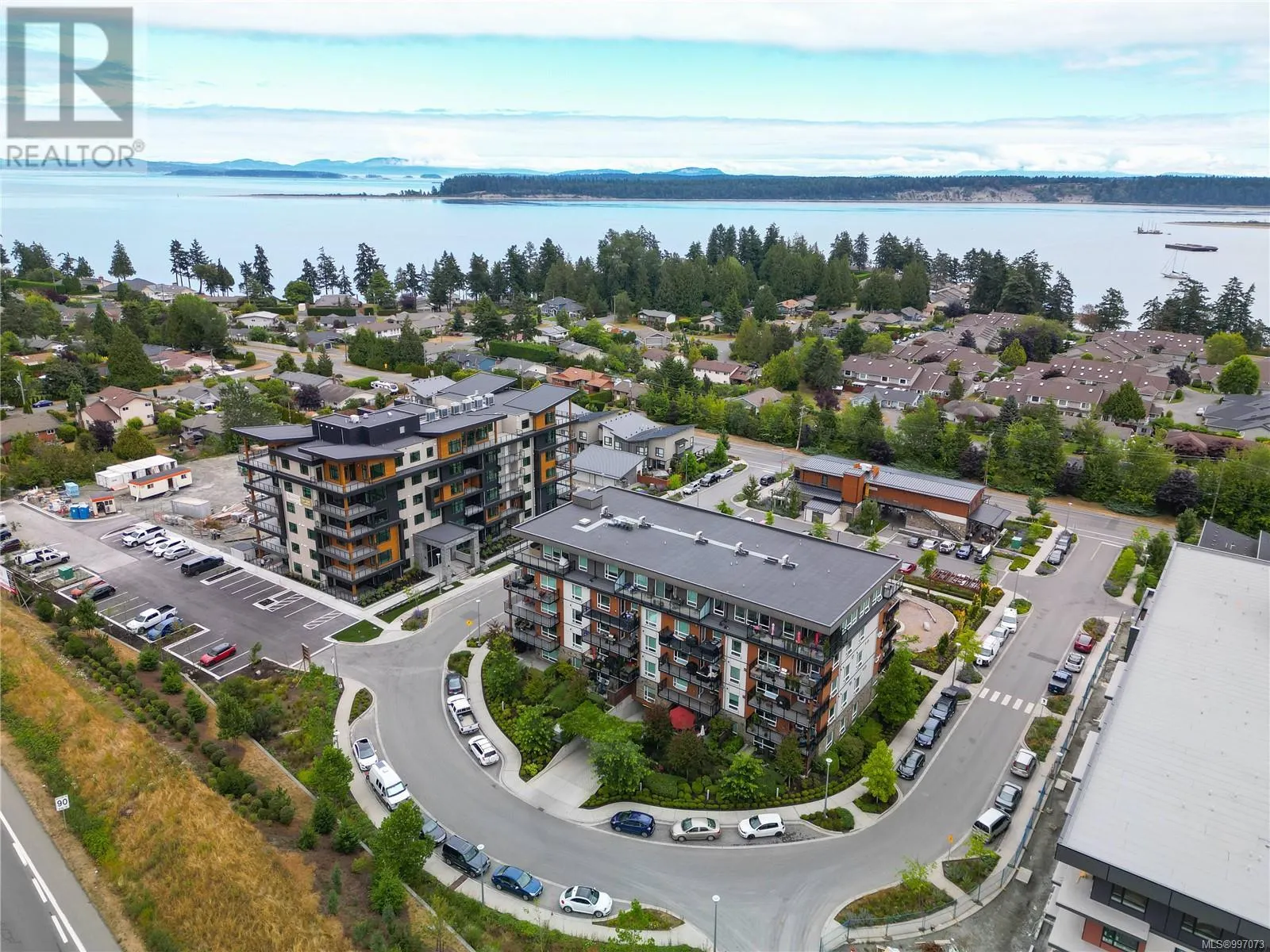 308 2520 Hackett Cres