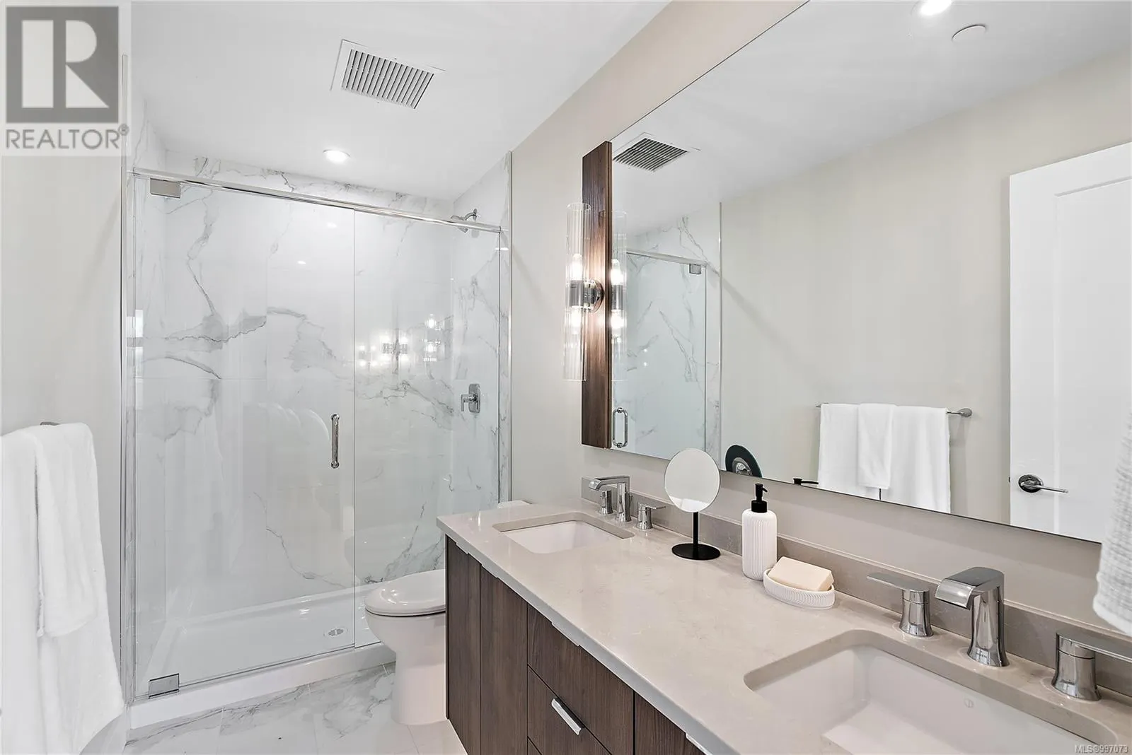 308 2520 Hackett Cres