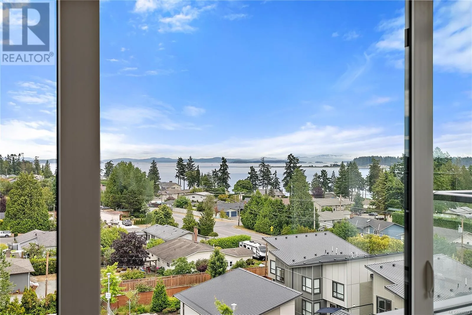 308 2520 Hackett Cres