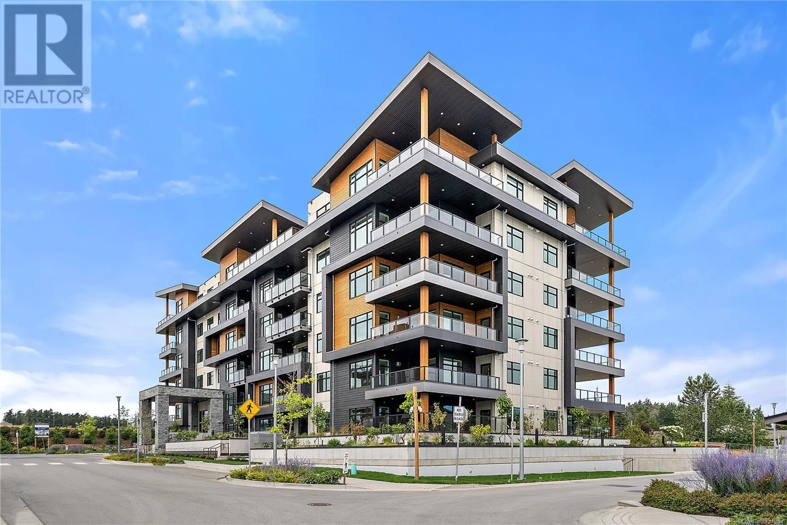 309 2520 Hackett Cres