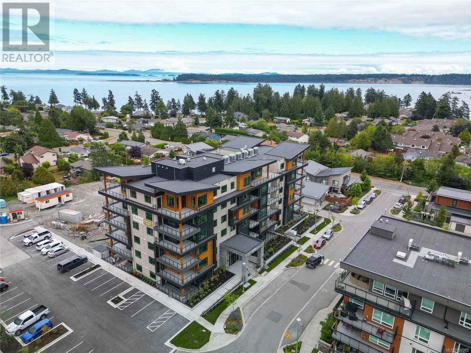 309 2520 Hackett Cres