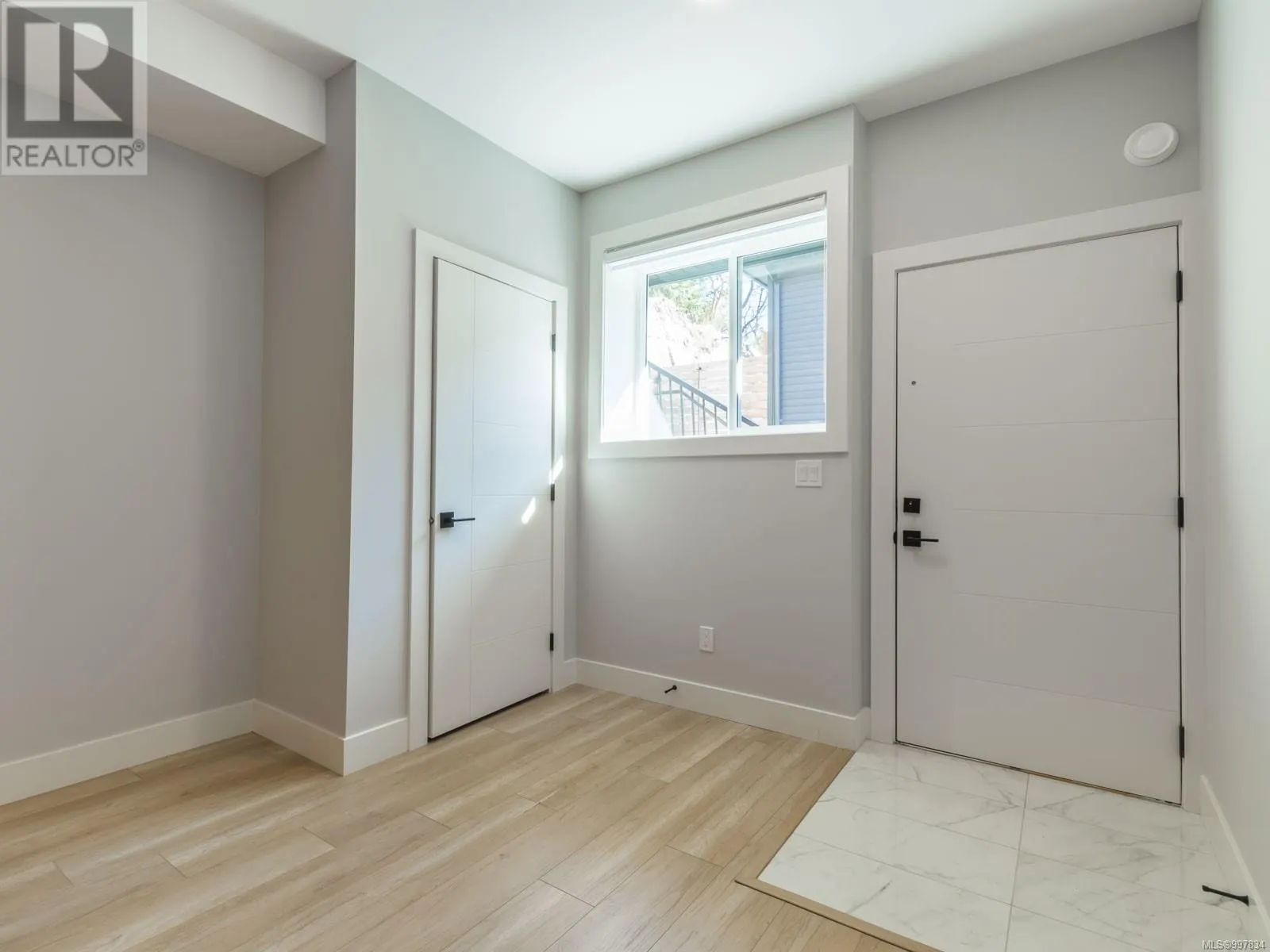 196 Golden Oaks Cres