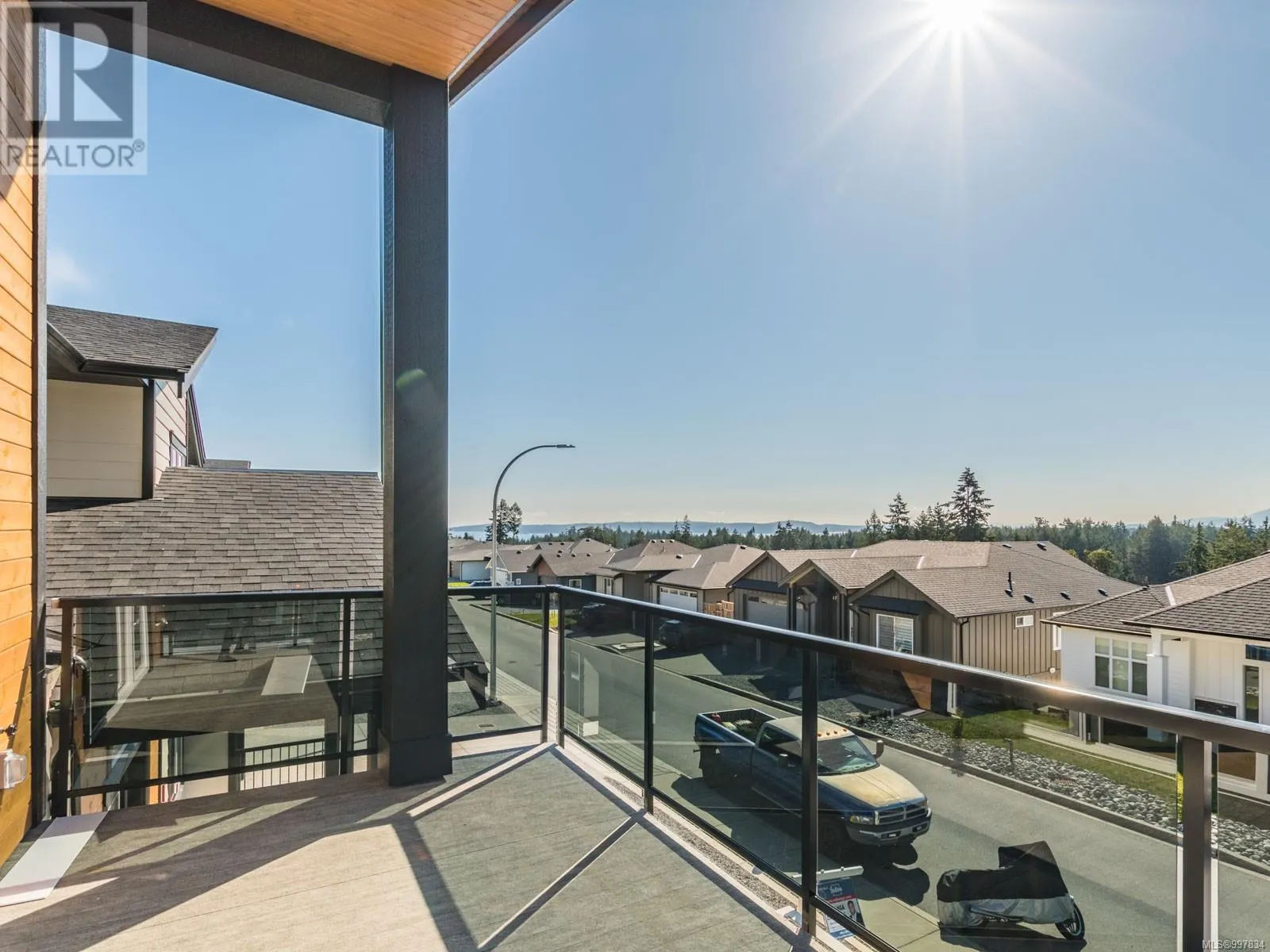 196 Golden Oaks Cres
