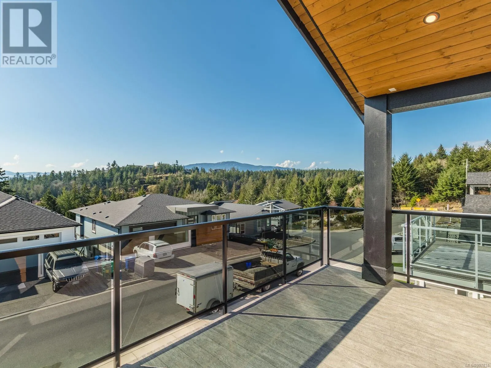196 Golden Oaks Cres