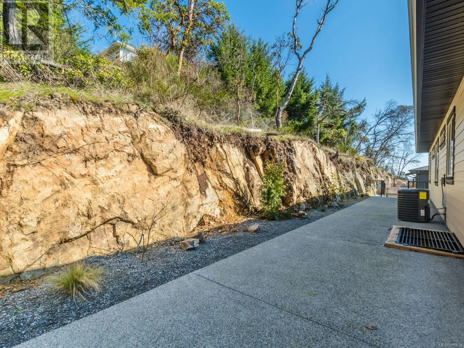 196 Golden Oaks Cres