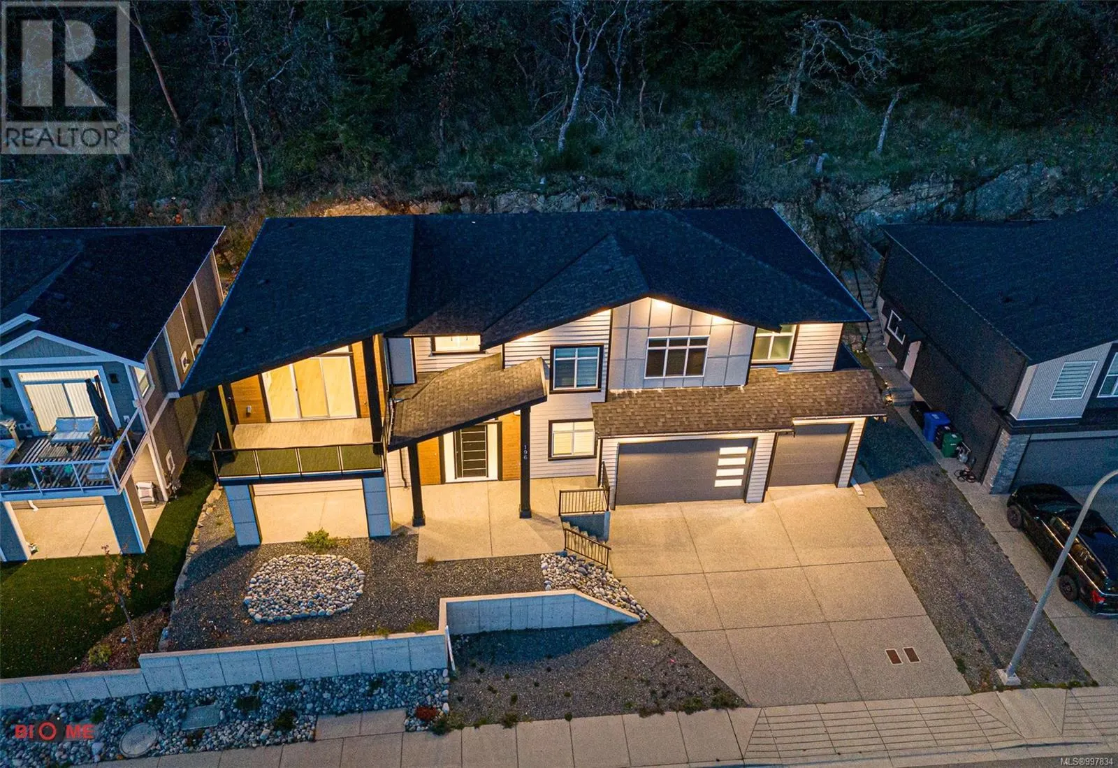 196 Golden Oaks Cres