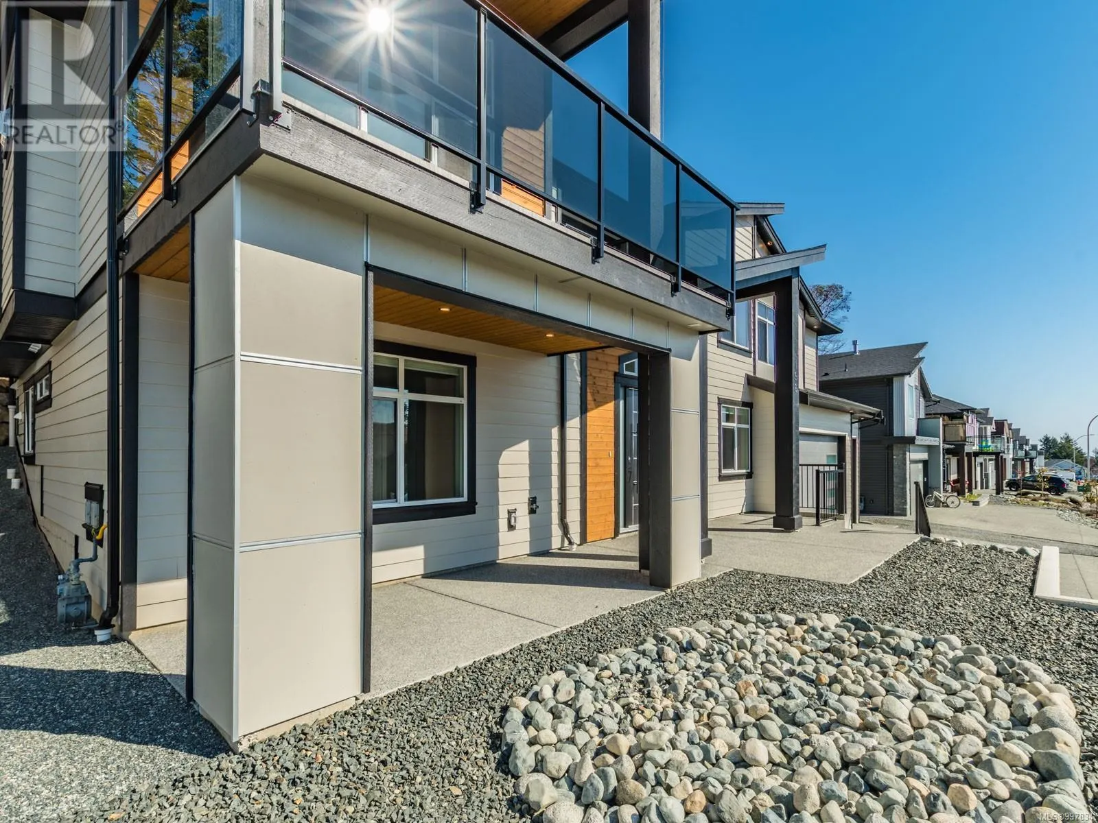 196 Golden Oaks Cres