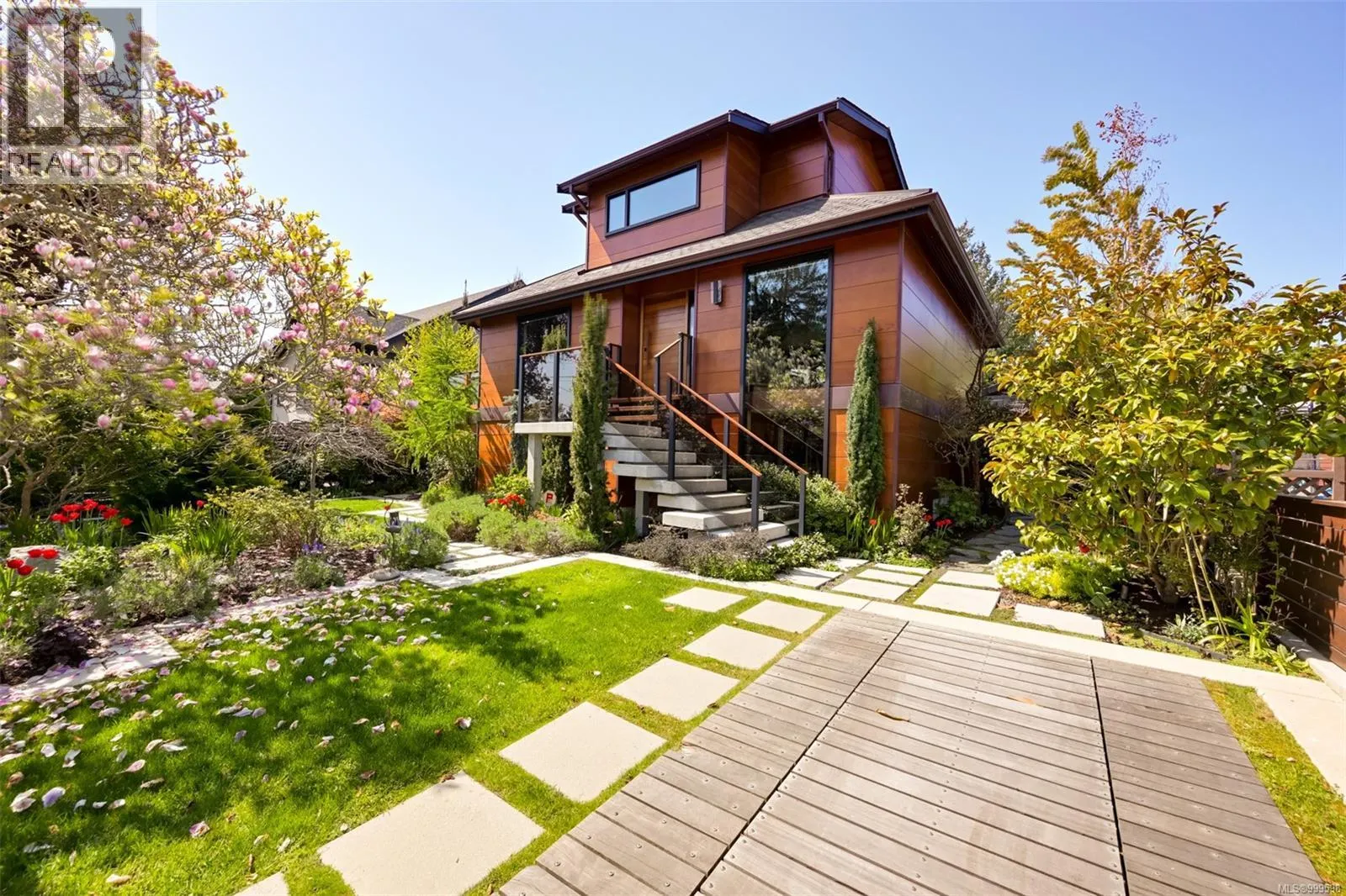 626 Monterey Ave