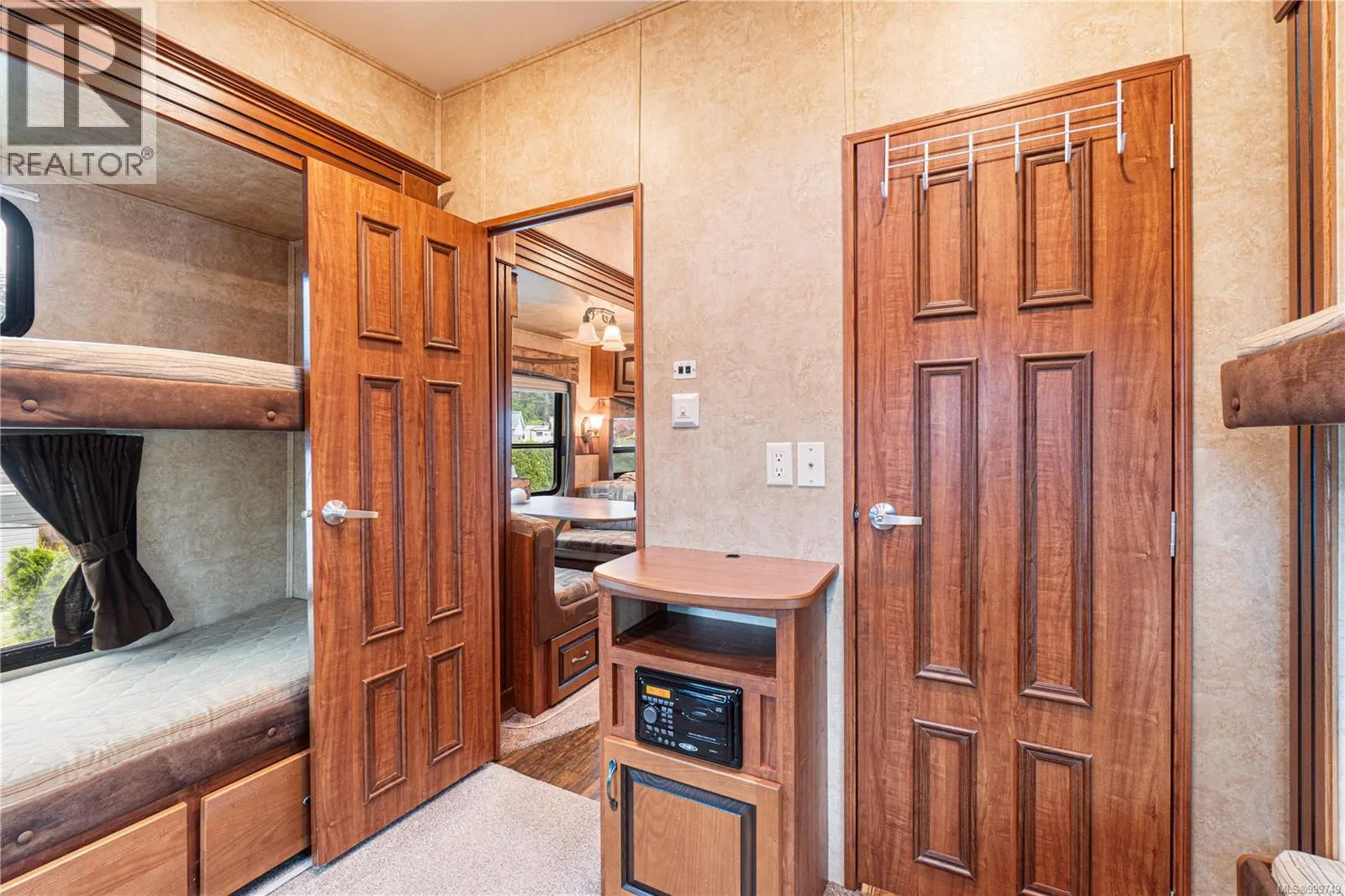2139 Nimpkish Lake Way