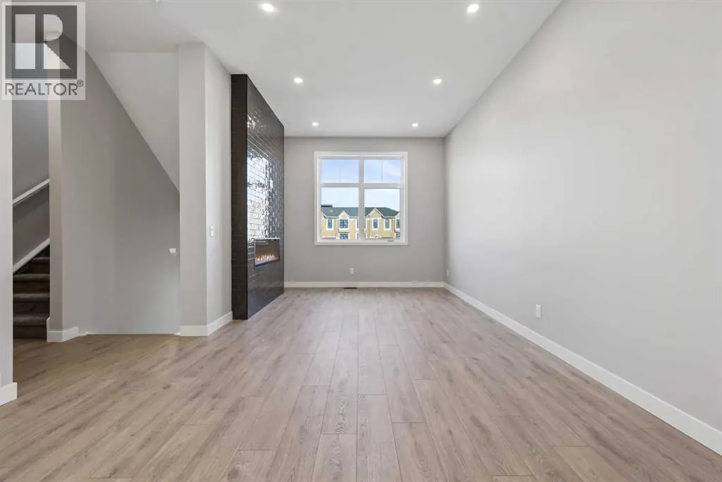 313, 595 Mahogany Road SE