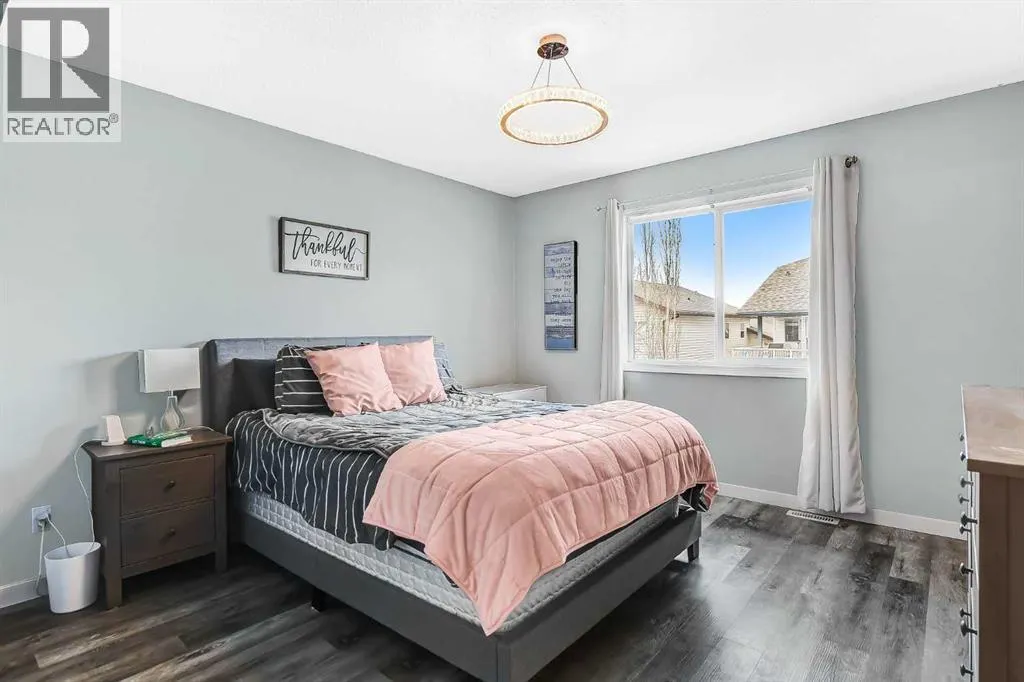 77 Pinnacle Crescent