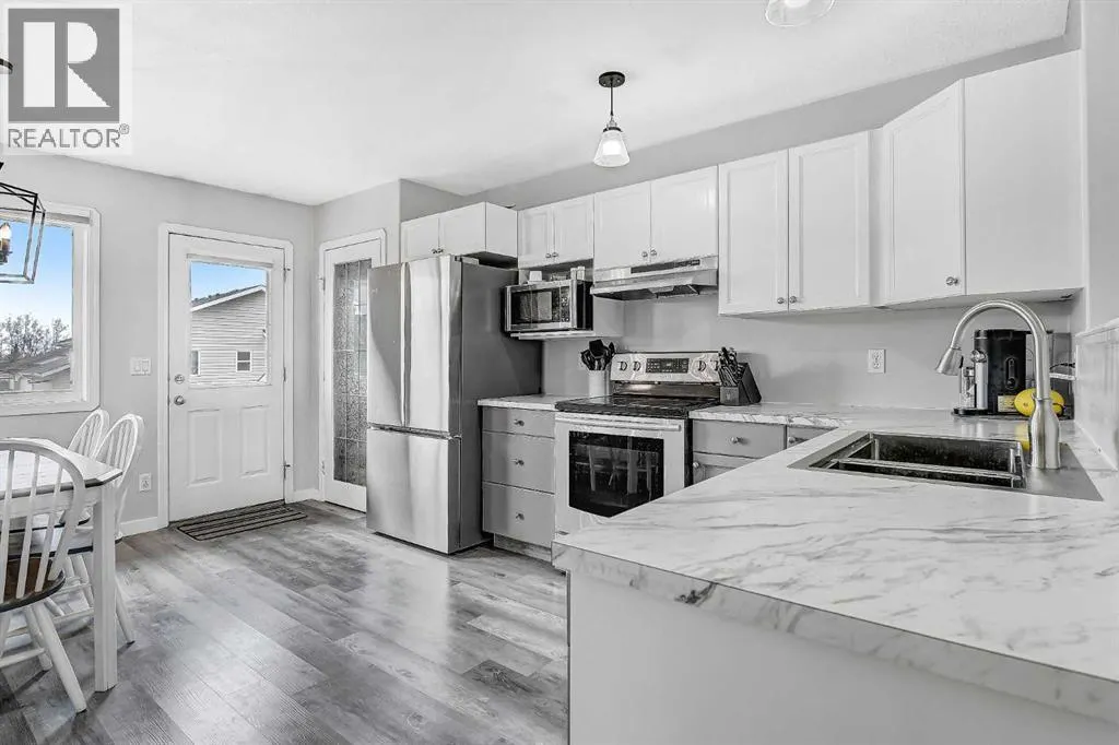 77 Pinnacle Crescent