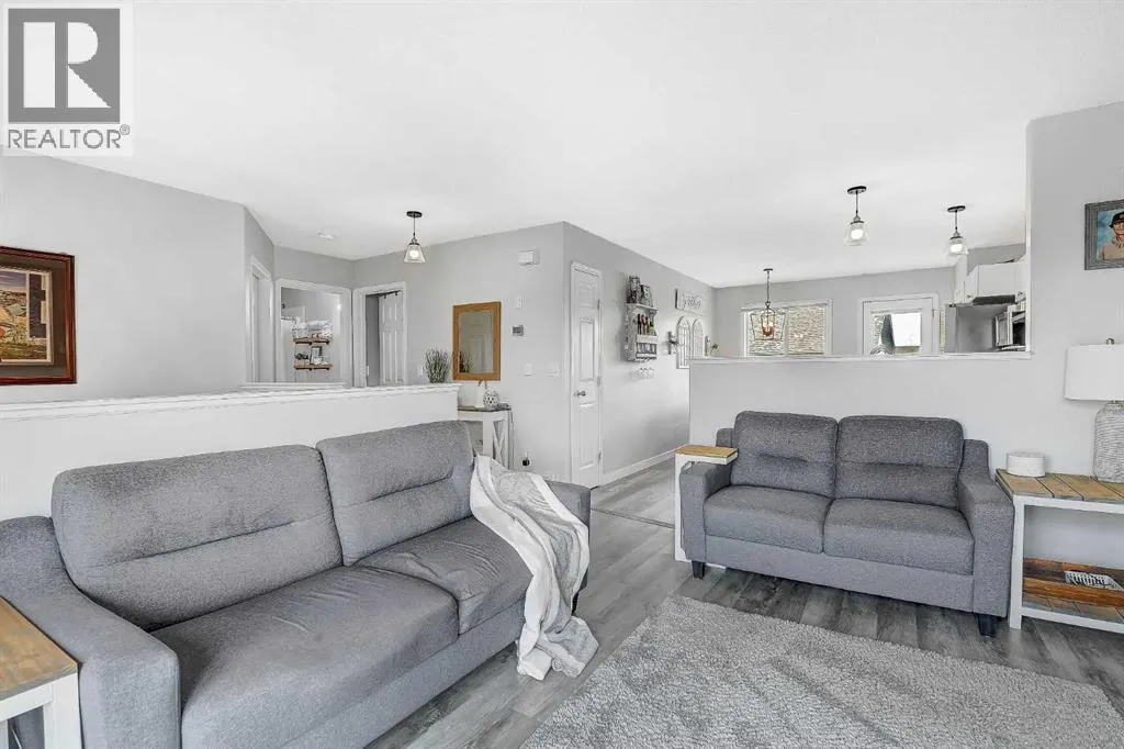 77 Pinnacle Crescent