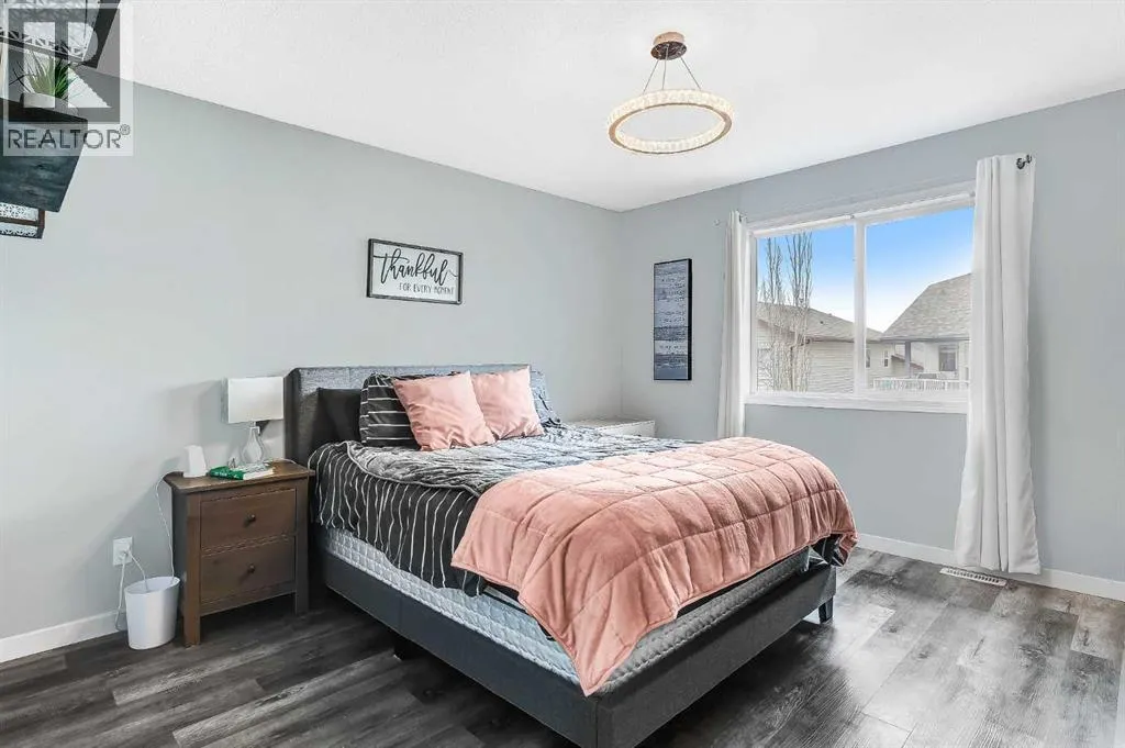 77 Pinnacle Crescent