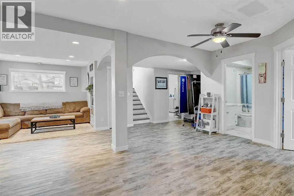 77 Pinnacle Crescent