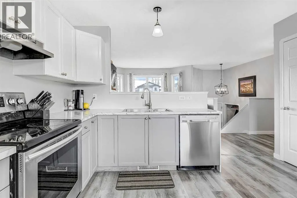 77 Pinnacle Crescent