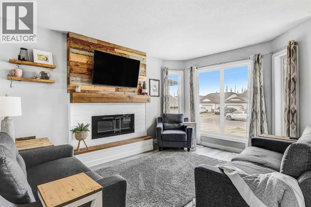 77 Pinnacle Crescent