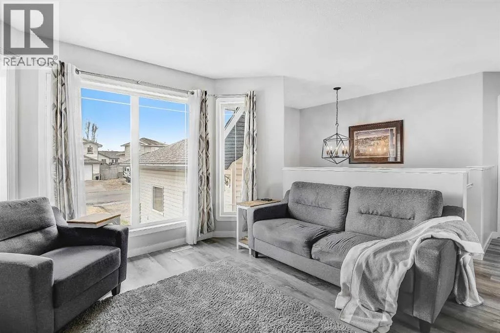 77 Pinnacle Crescent