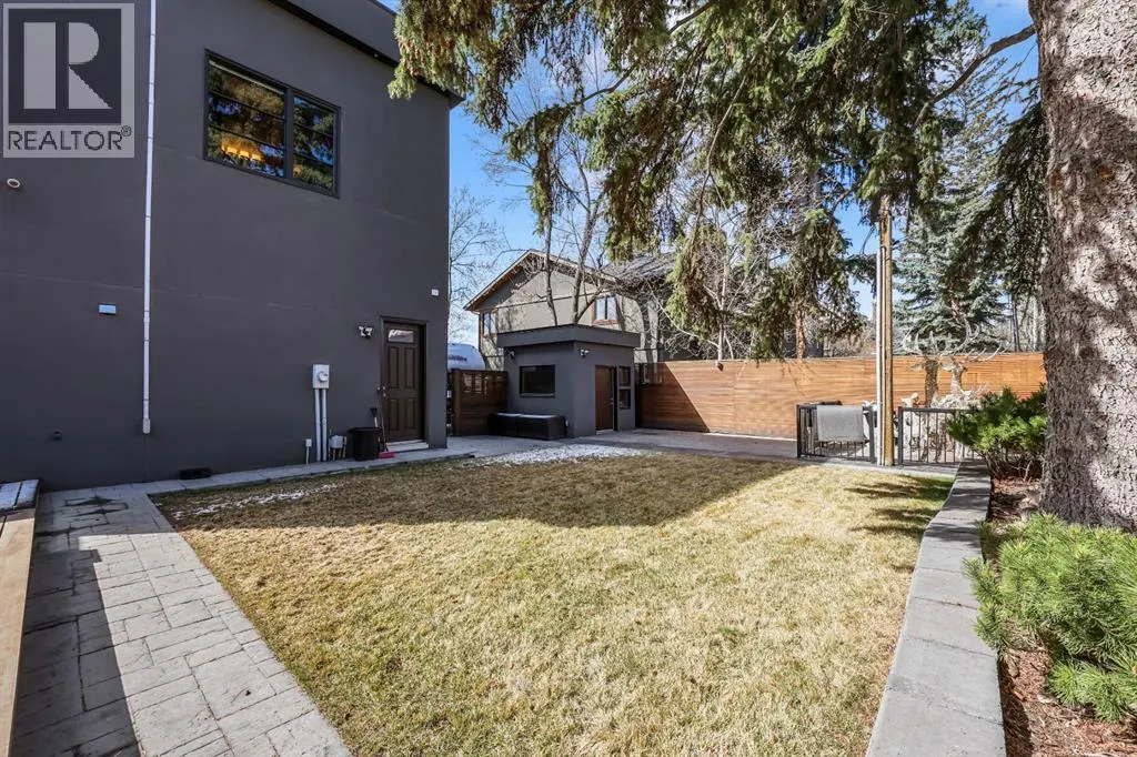 832 Hillcrest Avenue SW