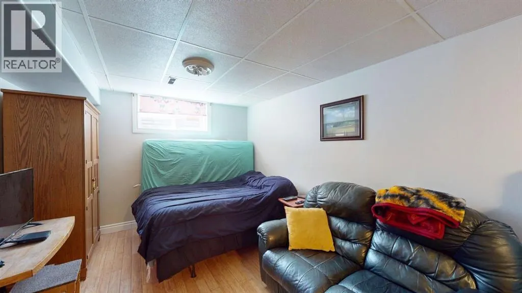 105 Bird Crescent