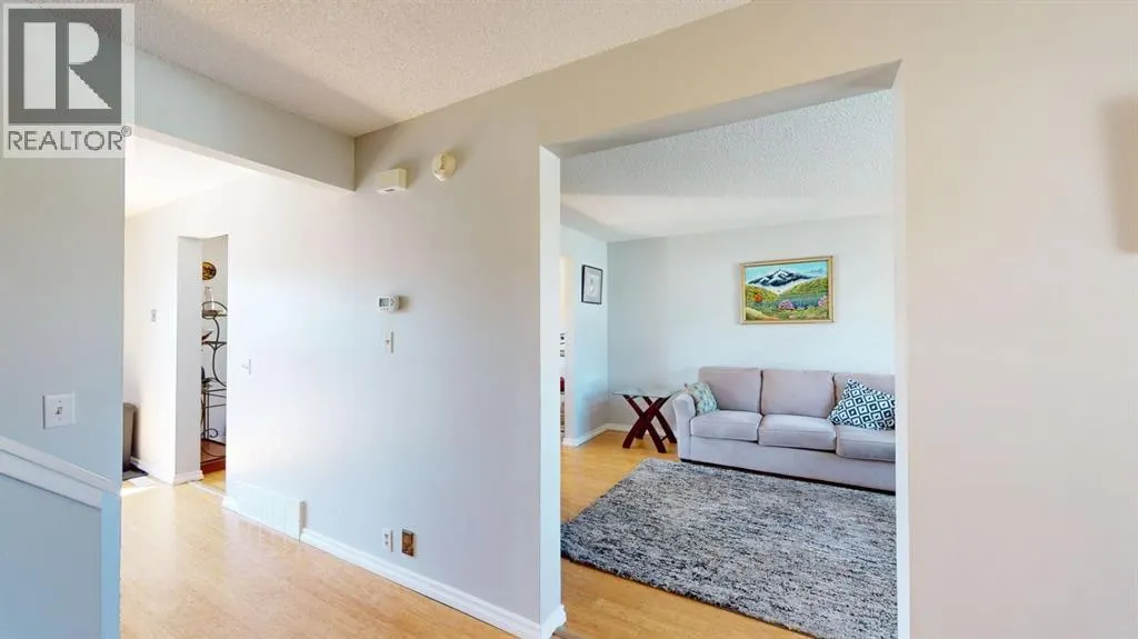 105 Bird Crescent