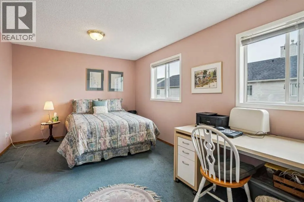 219 Mt Douglas Manor SE
