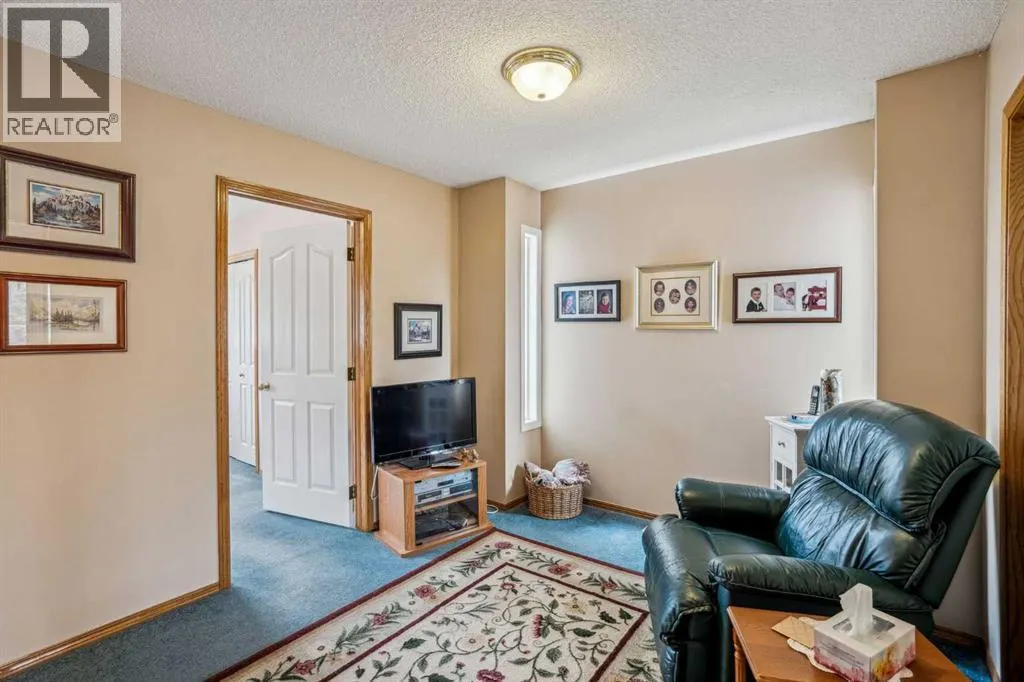 219 Mt Douglas Manor SE