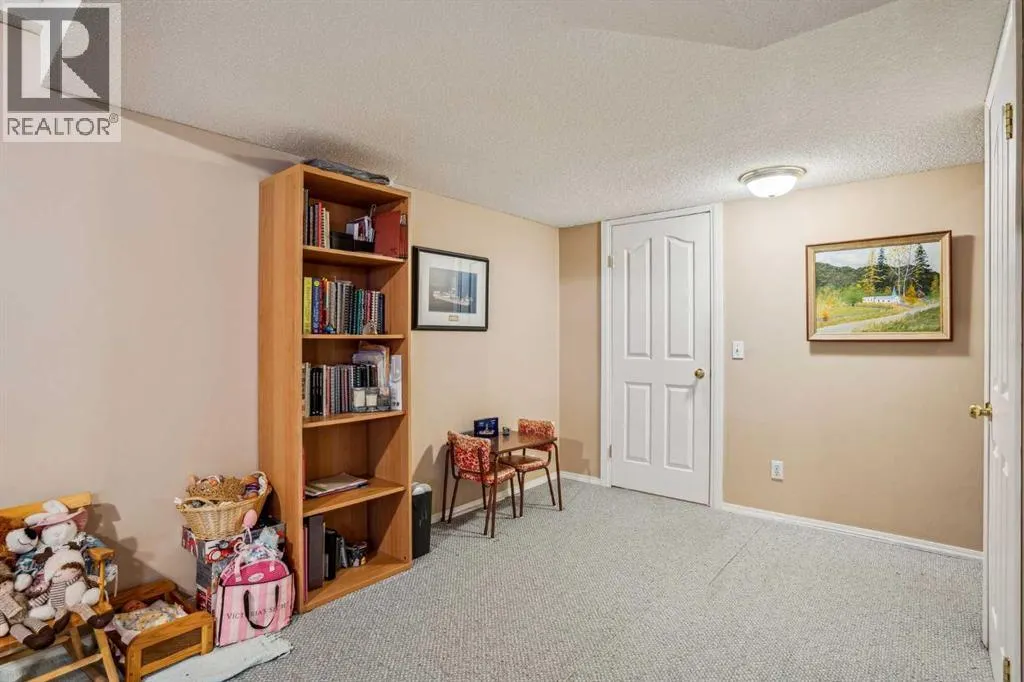 219 Mt Douglas Manor SE
