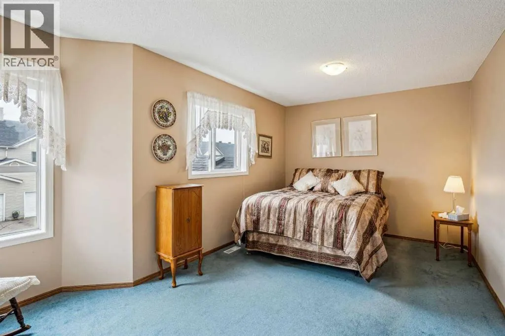 219 Mt Douglas Manor SE