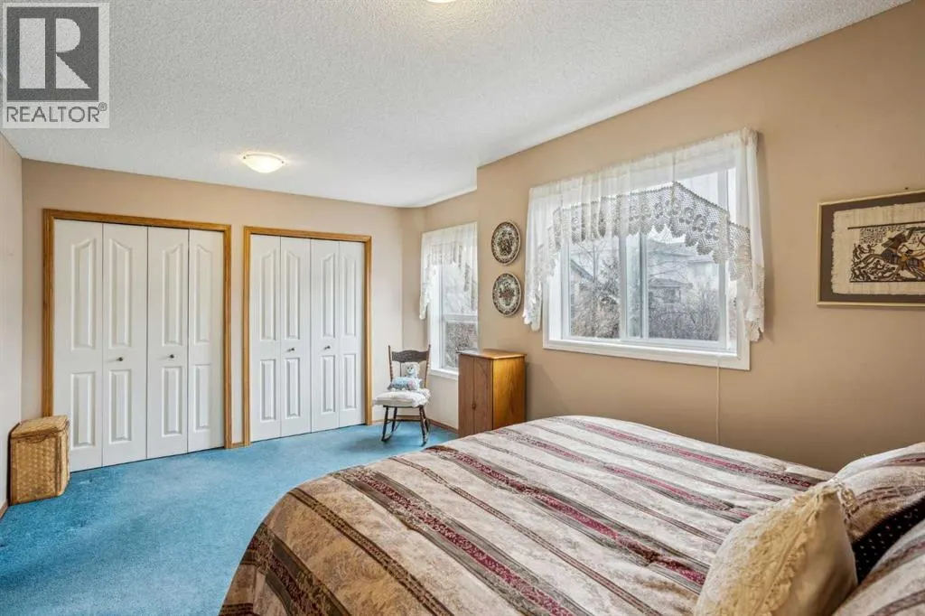 219 Mt Douglas Manor SE