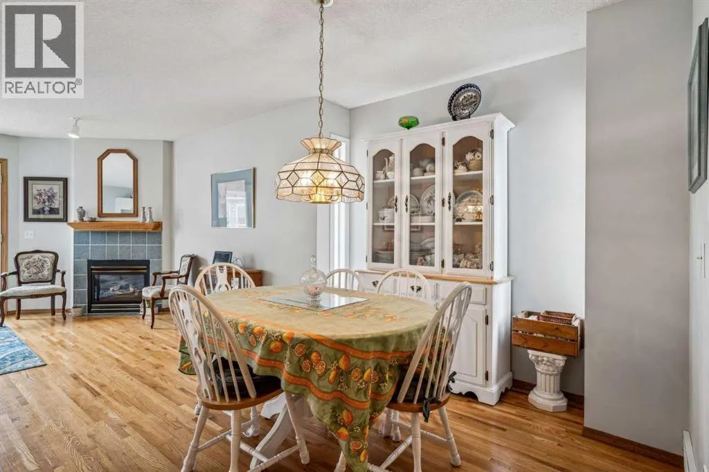 219 Mt Douglas Manor SE