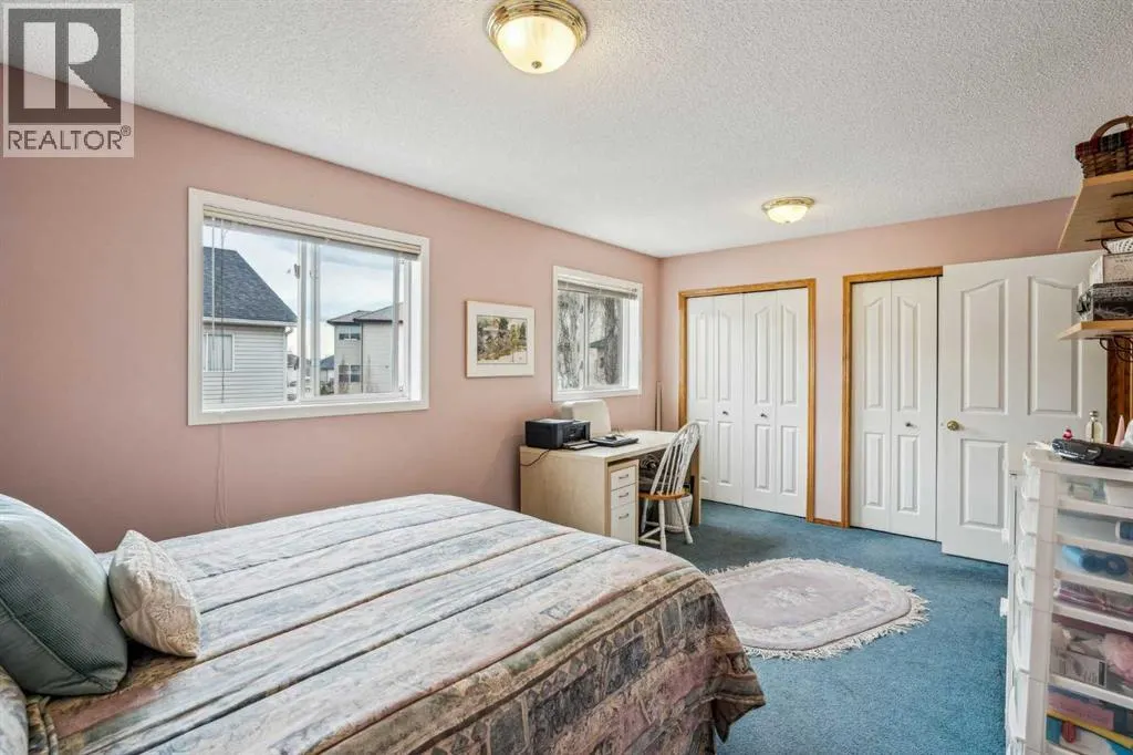 219 Mt Douglas Manor SE