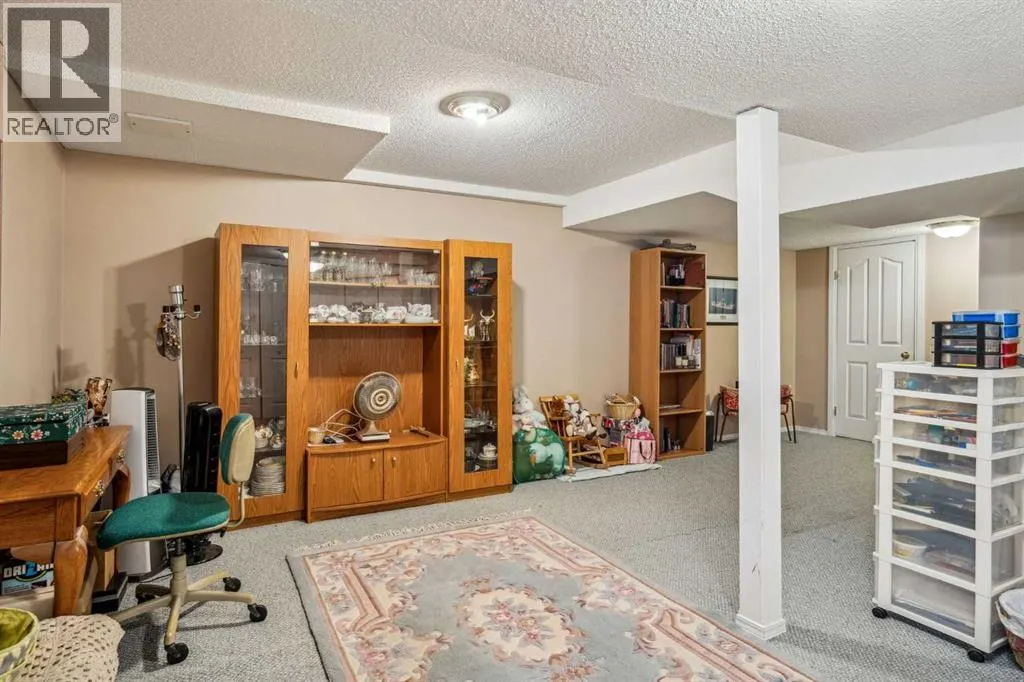 219 Mt Douglas Manor SE