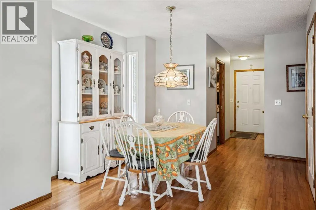 219 Mt Douglas Manor SE
