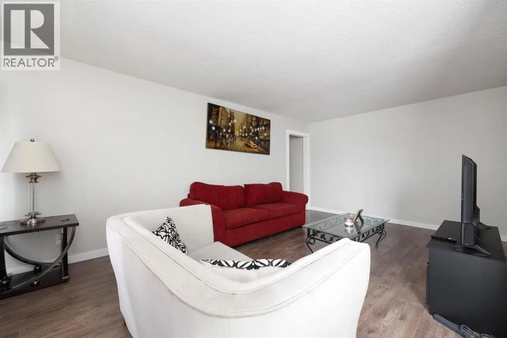 302, 10014 Morrison Street