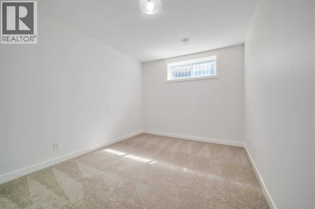 180 Masters Crescent SE