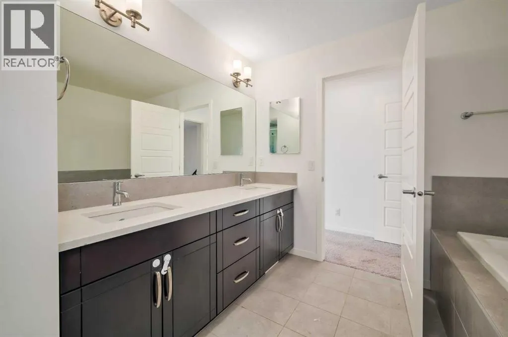 180 Masters Crescent SE