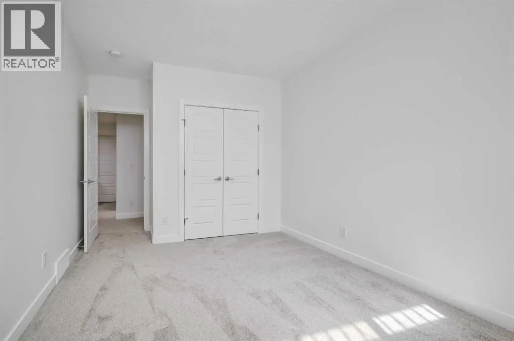 180 Masters Crescent SE
