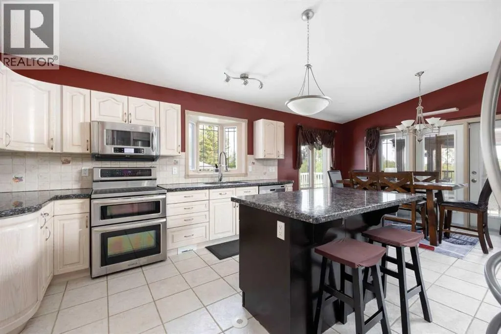 25 FREESTONE Way